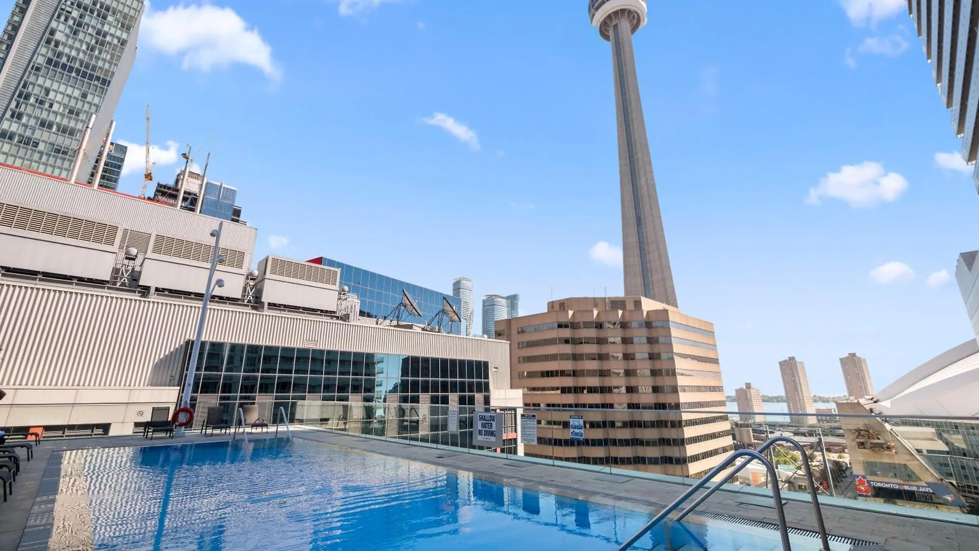 Skyline Royale Penthouse - Downtown Toronto - Cn Tower View, Balcony, Pool, Hot Tub Apartment